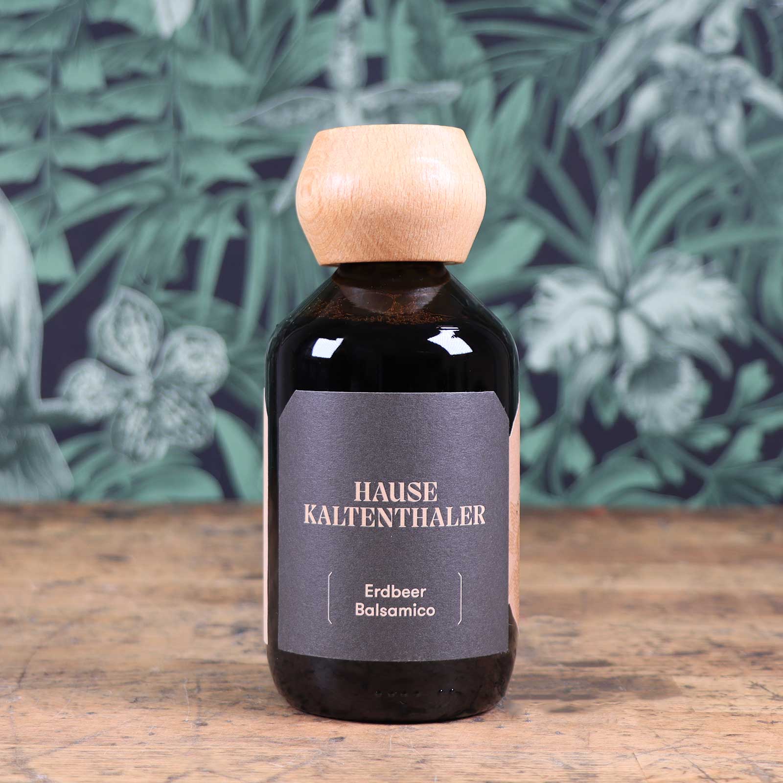 Erdbeerbalsamico vor unserem Ambientehintergrund
