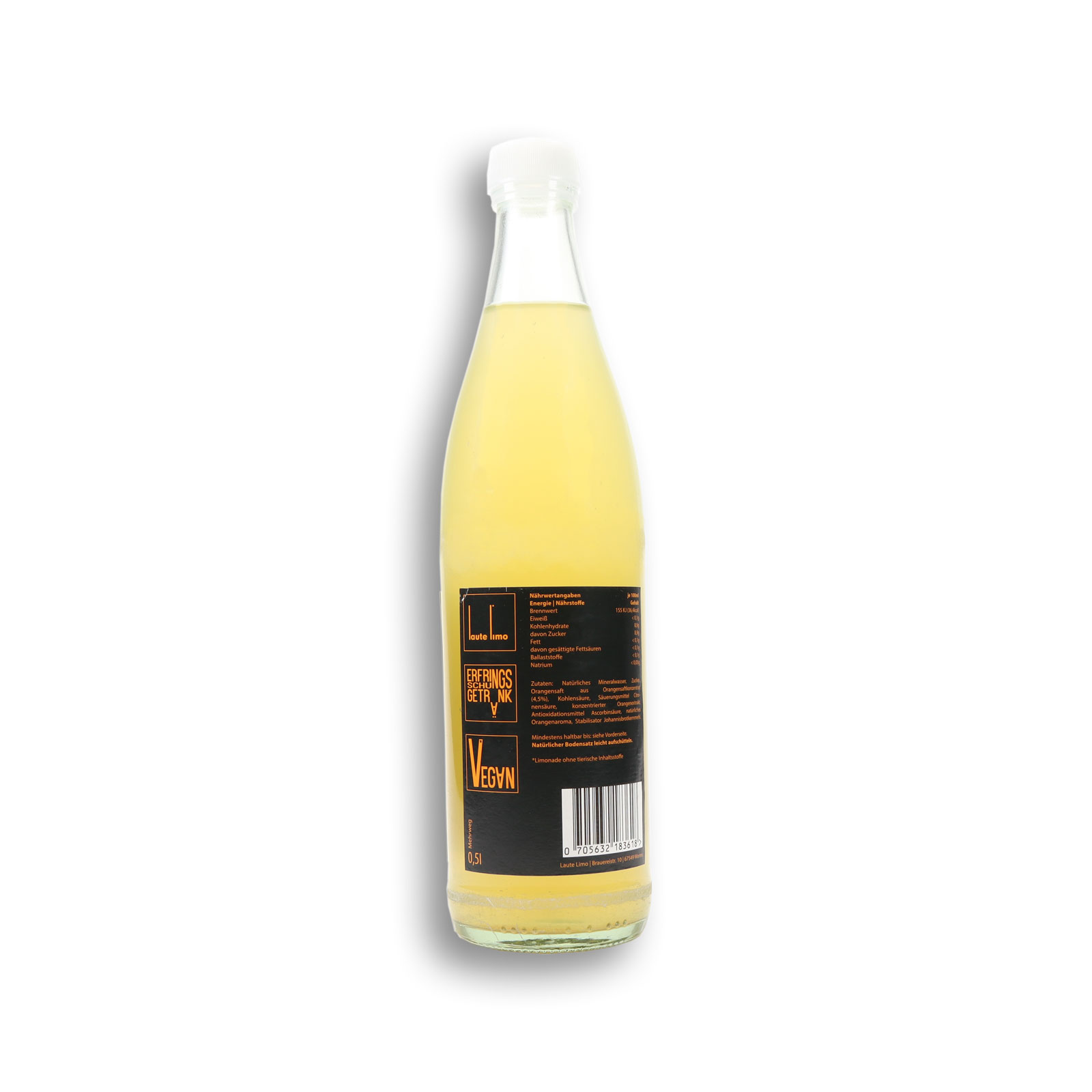 Label der Orangenlimonade mit detaillierten Herstellernangeben über das Produkt.