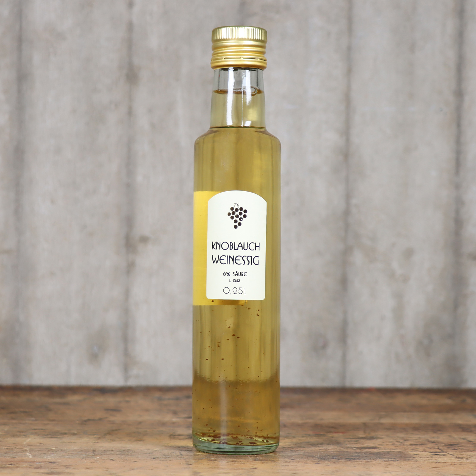 Knoblauch Weinessig vor unserem Ambientehintergrund