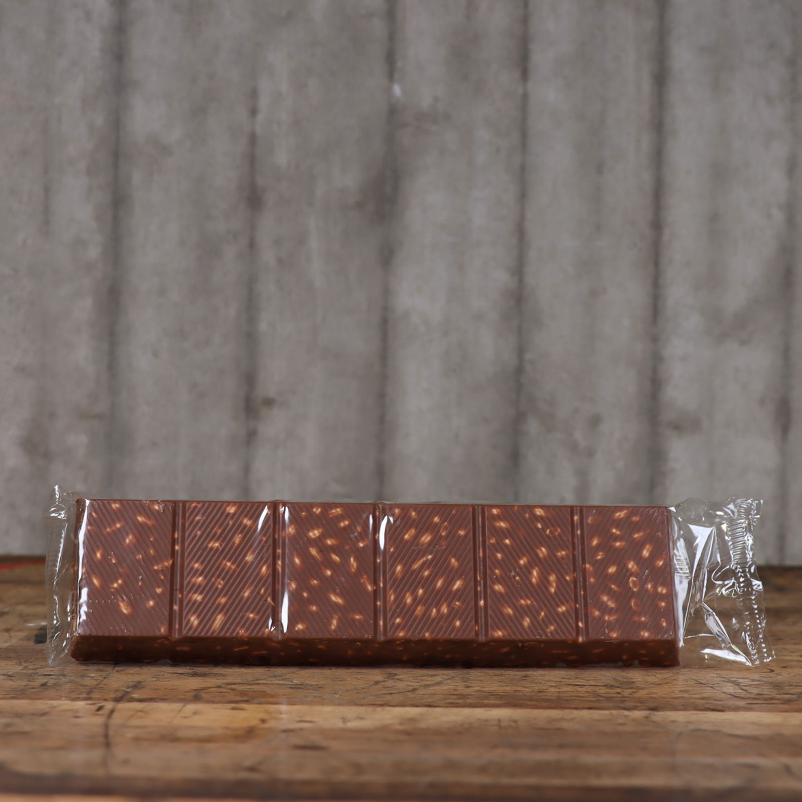 Puffreis in Vollmilchschokolade mit Ambiente Hintergrund