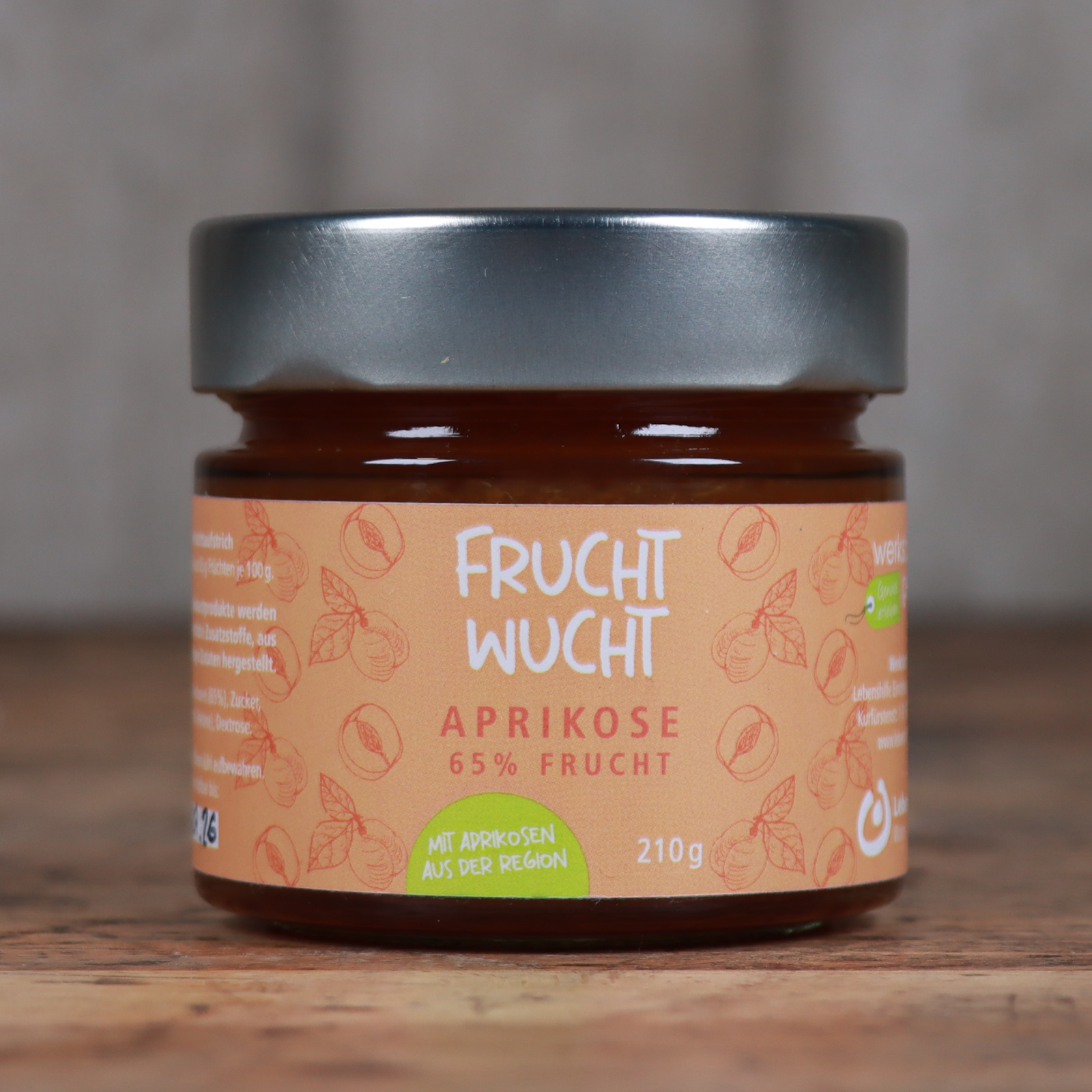 ambiente Abbildung des Fruchtwucht Aprikosen Fruchtaufstrich auf hölzernem Grund vor grau gemustertem Hintergrund