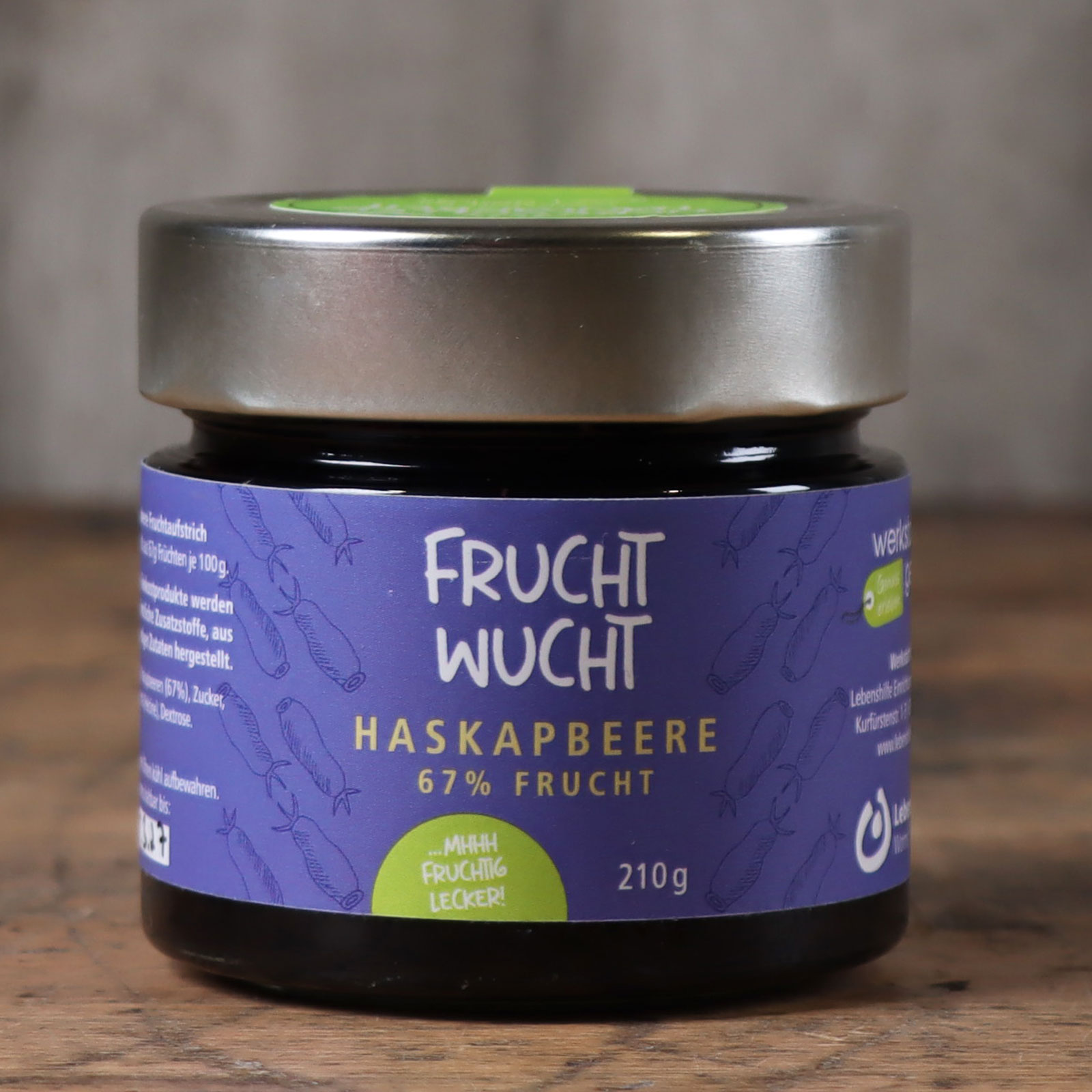 Der Haskapbeeren Fruchtaufstich vor einem Ambiente-Hintergrund