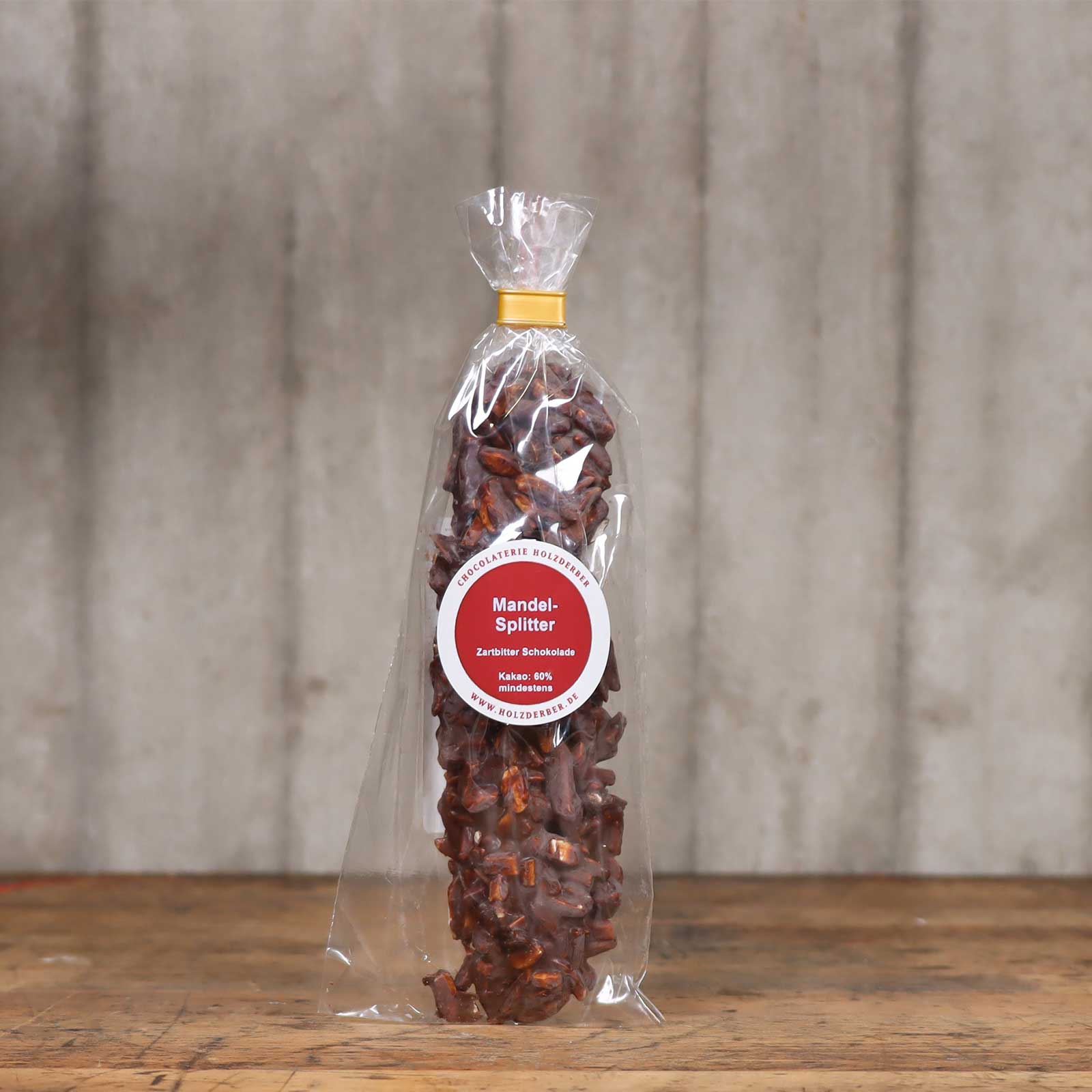 Mandelsplitter Zartbitter Schokolade vor unserem Ambientehintergrund