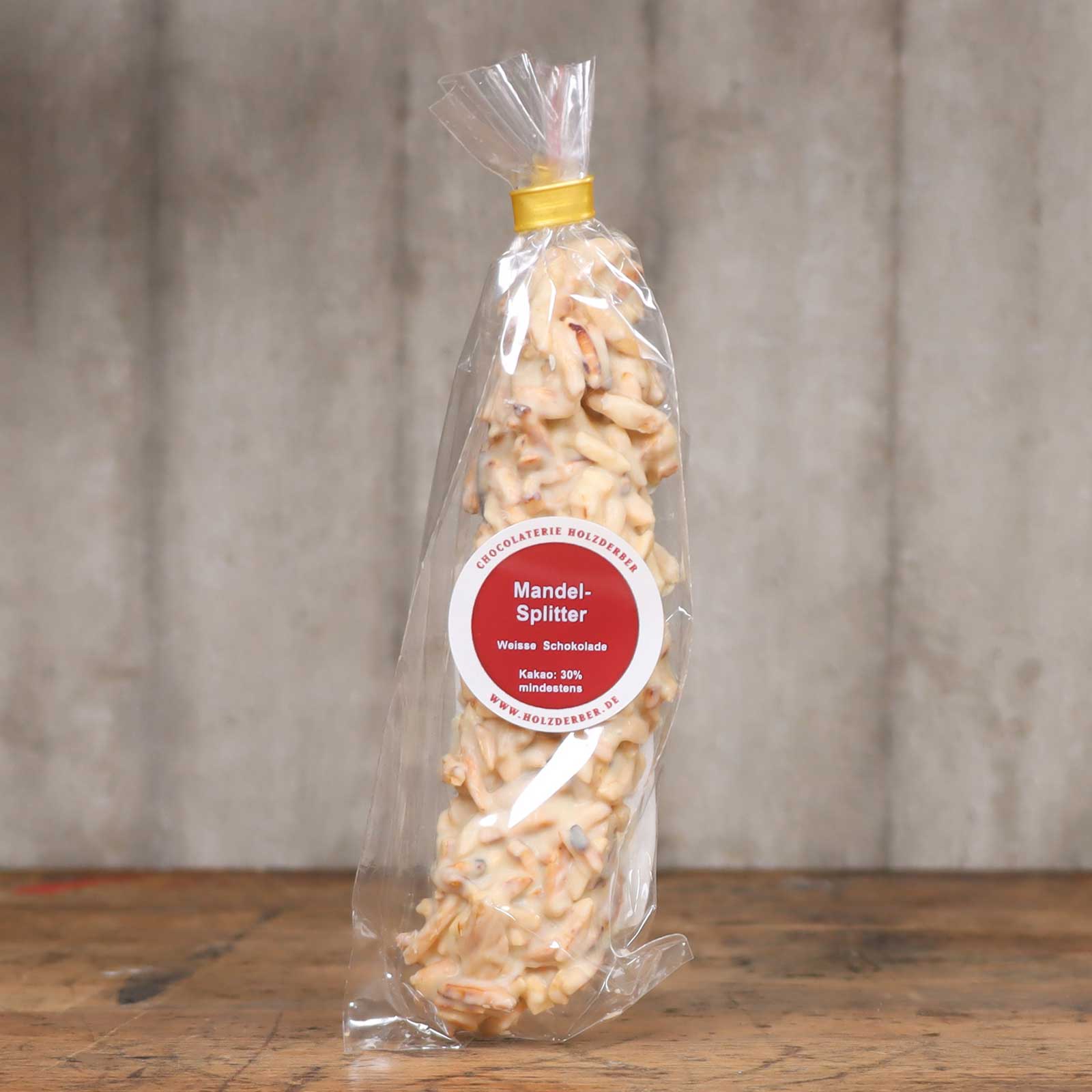 Mandelsplitter weiße Schokolade vor unserem Ambientehintergrund