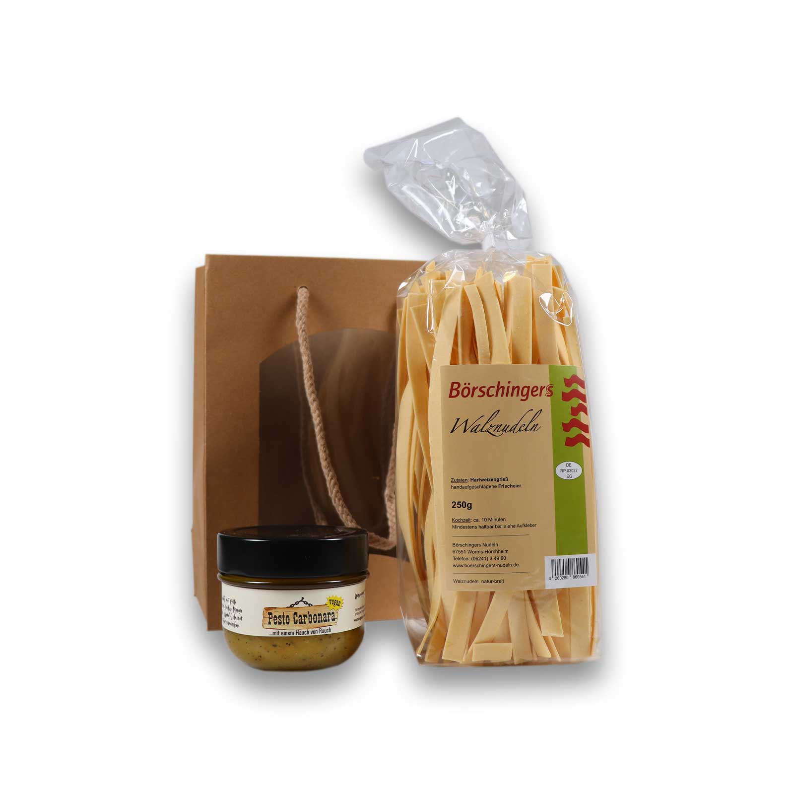 Walznudeln mit Veganer Carbonara vor der Tragetasche