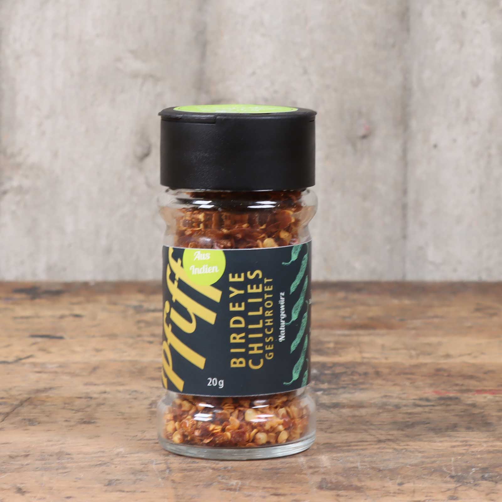 Birdeye Chilies geschrotet vor unserem Ambientehintergrund