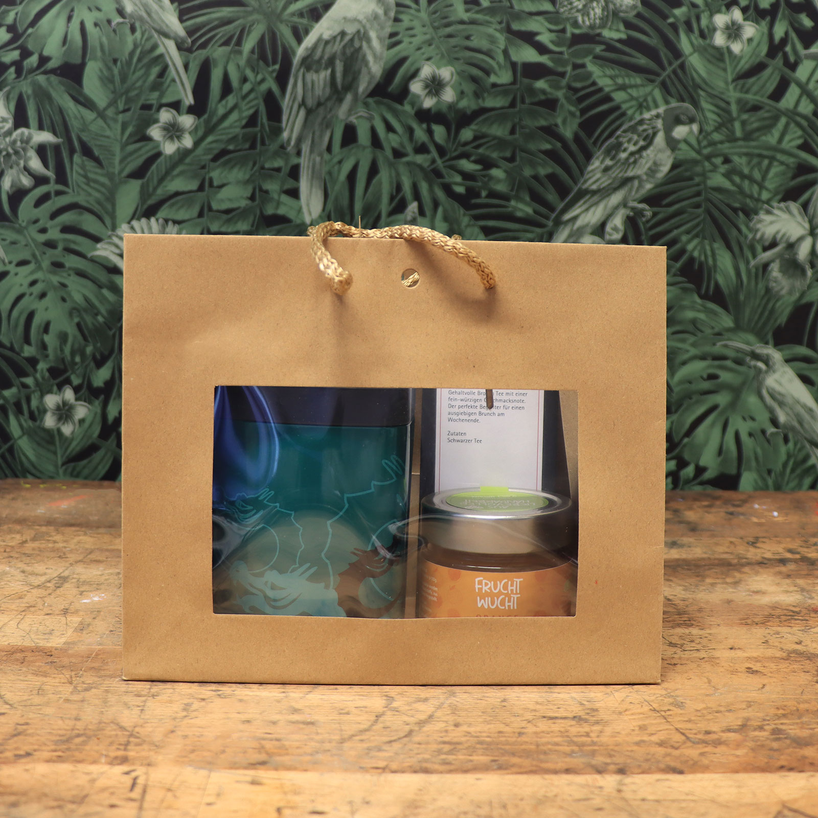 Scottish Breakfast Tea Set vor unserem Ambientehintergrund