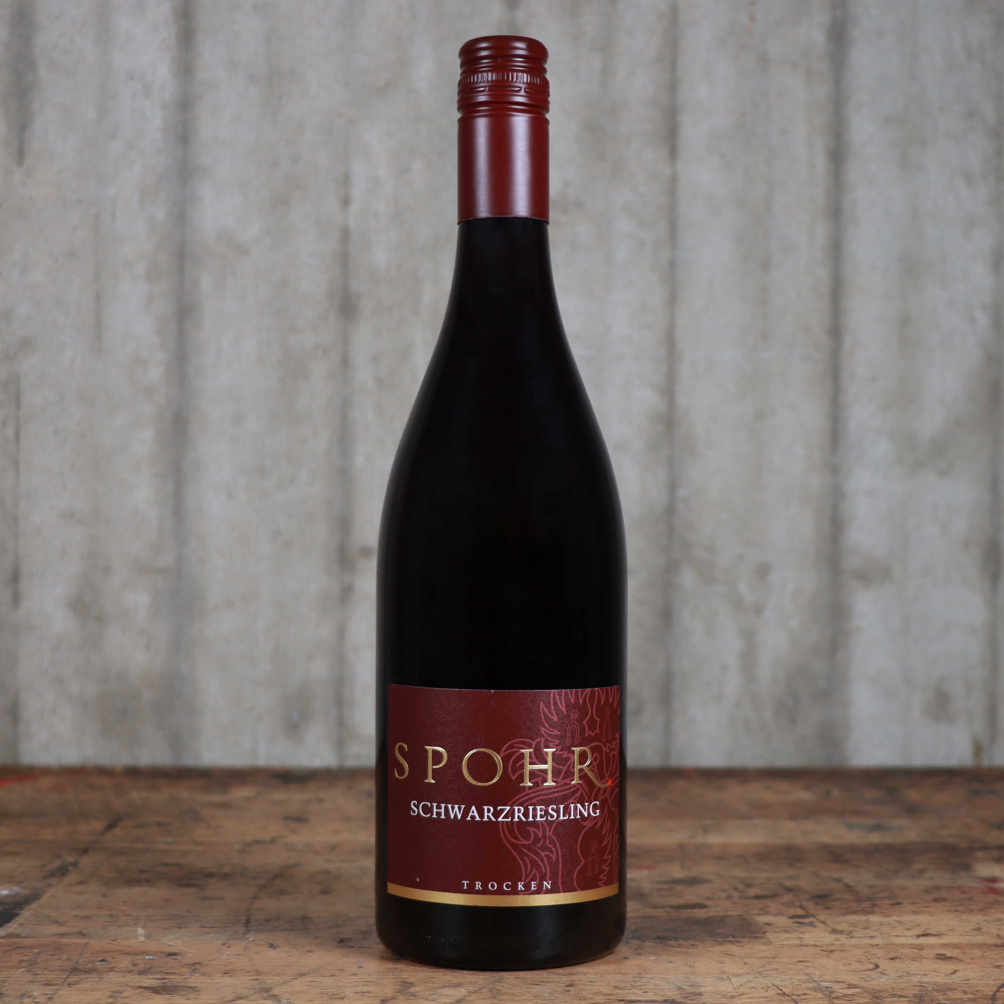 Schwarzriesling-Ambiente-Steinwand.jpg